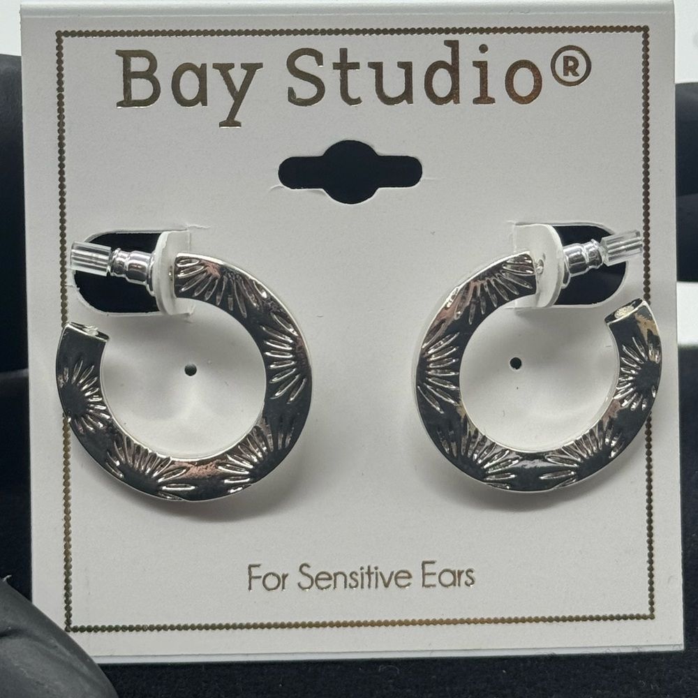 Bay Studio Silver Tone Textured Open Hoop Earrings 1 Inch 13$